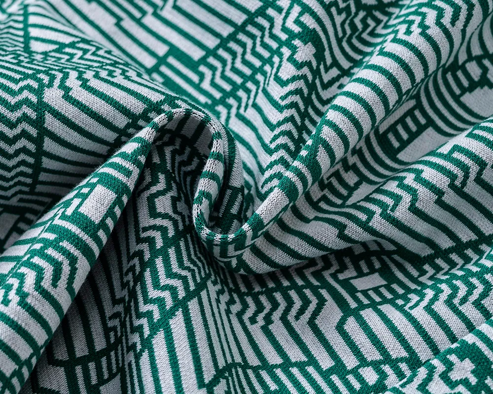 29112# New Arrival casual shorts from the official website for spring and summer 2026. The knitted jacquard fabric is handsome, the fabric is comfortable, the workmanship is rigorous, and the stitching is neat. Good upper body effect·Sizes M-3XL Green